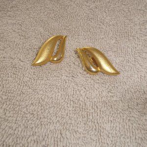 David clip earrings gold tone brushed shiny wave